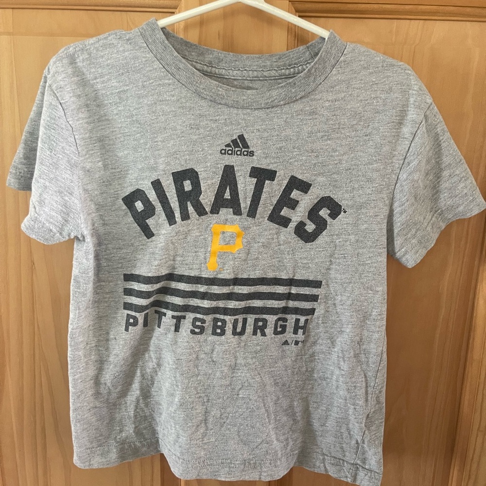 Like New, Boys Adidas Size Medium (5-6) Pittsburgh Pirates T-Shirt